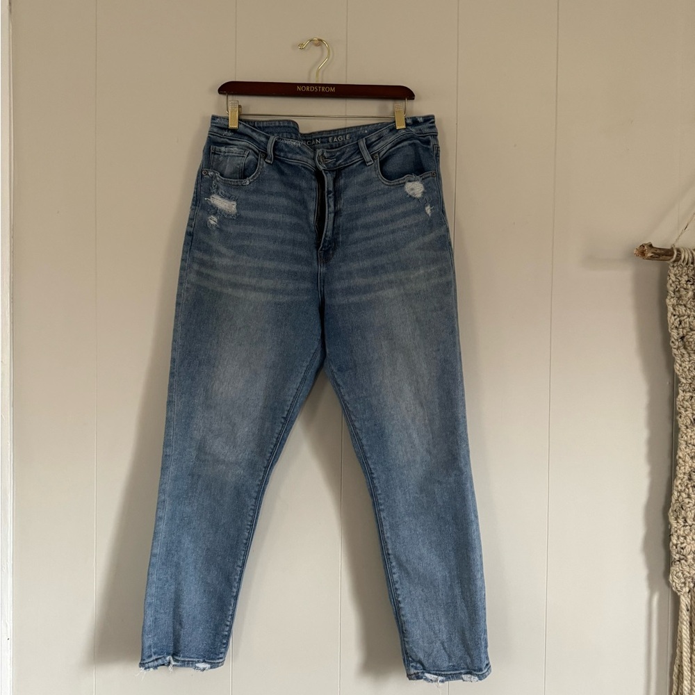 American Eagle mom jeans high waisted stretchy blue jeans! women's size 14 regul